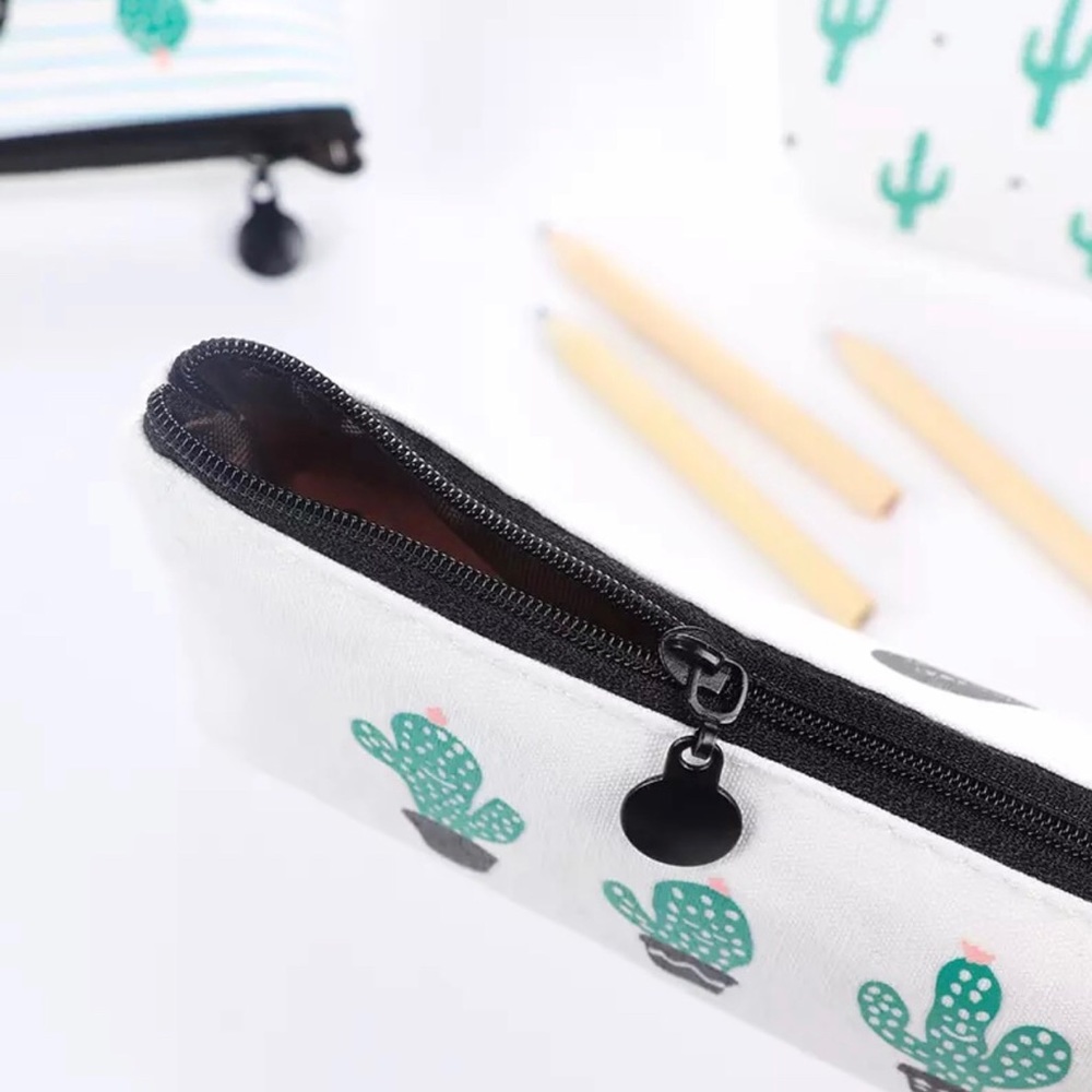 🌵Cactus Makeup Bag🌵 - Picture 2 of 3